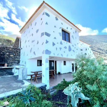 Estupenda Casa En Llanillos Holiday home *